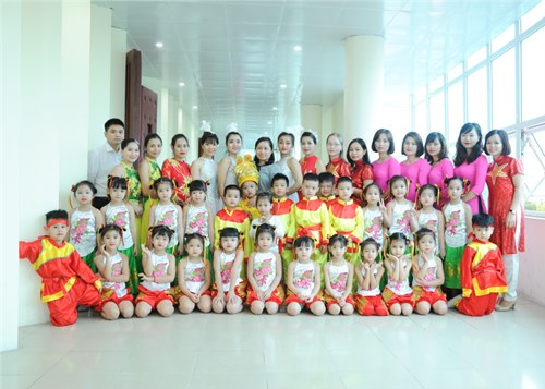 Trường mầm non Ngọc Thụy tham gia Hội thi “Tiếng hát giáo viên và giai điệu tuổi hồng”.